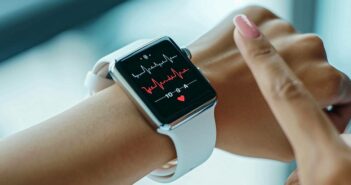 Heart Rate Monitor – Wie Profisportler mit Herzfrequenzüberwachung sicherer trainieren (Foto: AdobeStock - 829556865 abvbakarrr)